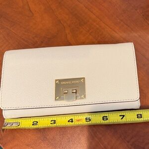 Michael Kors Saffiano Leather Wallet Cream. EUC